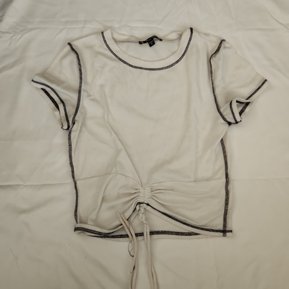 Try this girls size medium white crop top #DD3